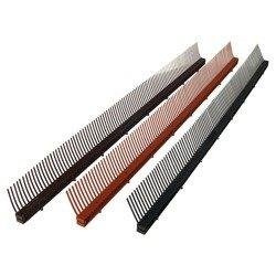 Eaves comb with ventilation grid